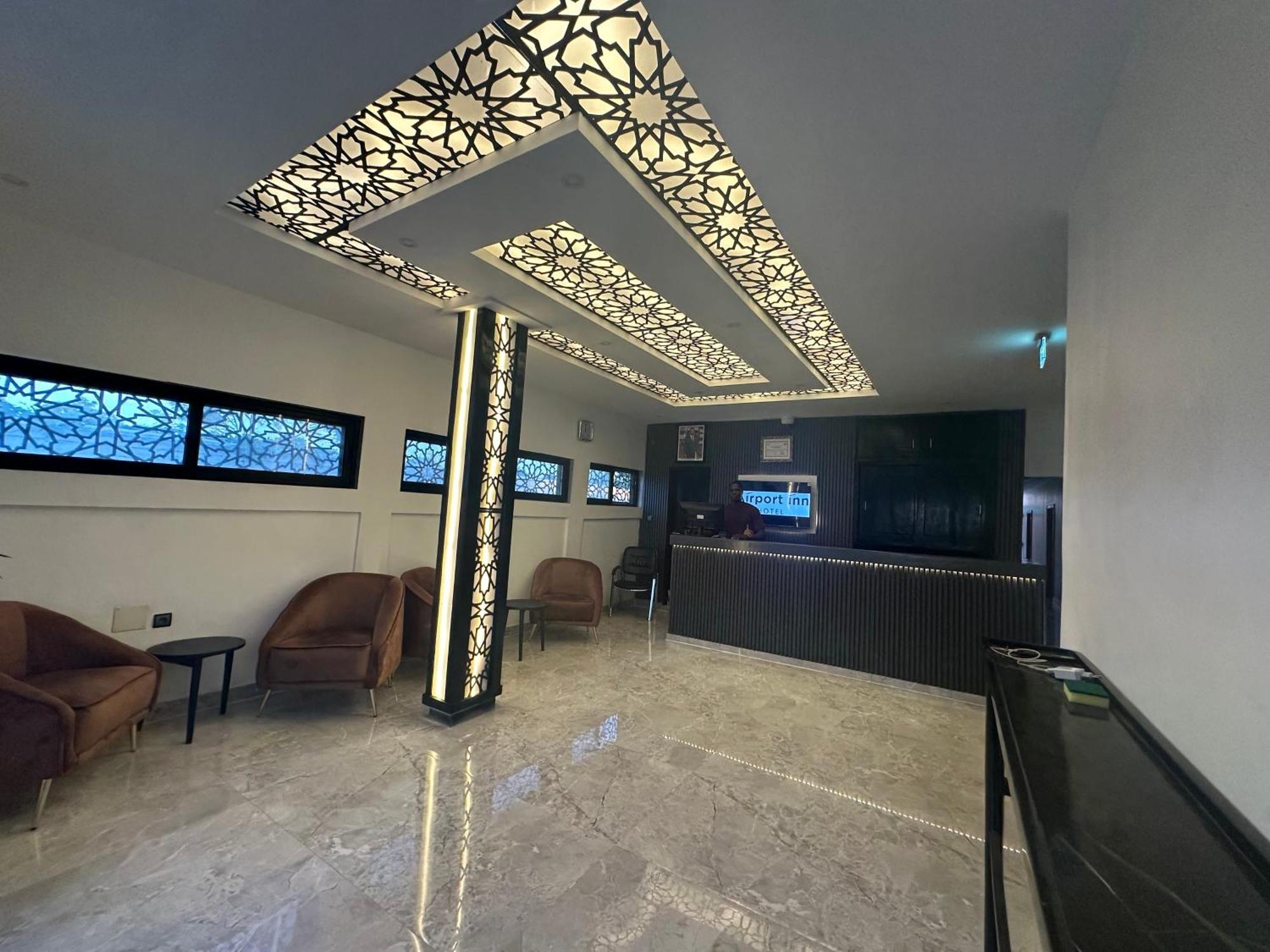 Airport Inn Hotel Ломе Экстерьер фото