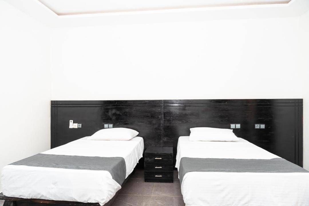 Airport Inn Hotel Ломе Экстерьер фото